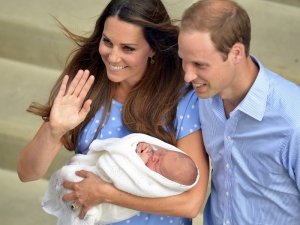 duchess_of_cambridge_prince_william_royal_baby_waving_1234_N2.jpg