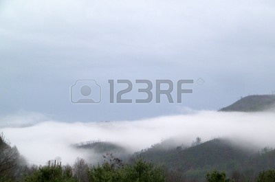 4144661-fog-in-the-early-morning-over-the-great-smokey-mountains.jpg